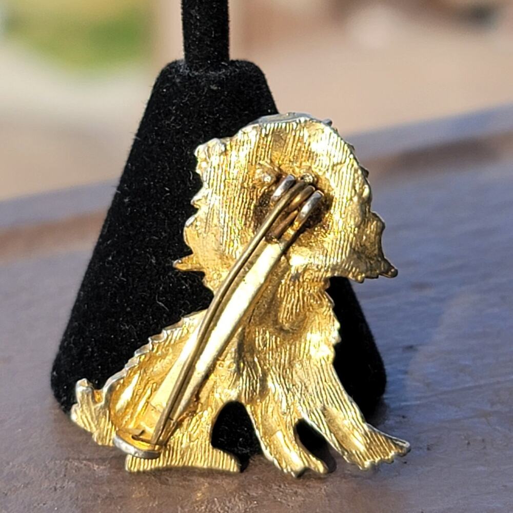 Vtg Gold Tone Spaniel Dog Blue Eyes Brooch Pin - Picture 3 of 3